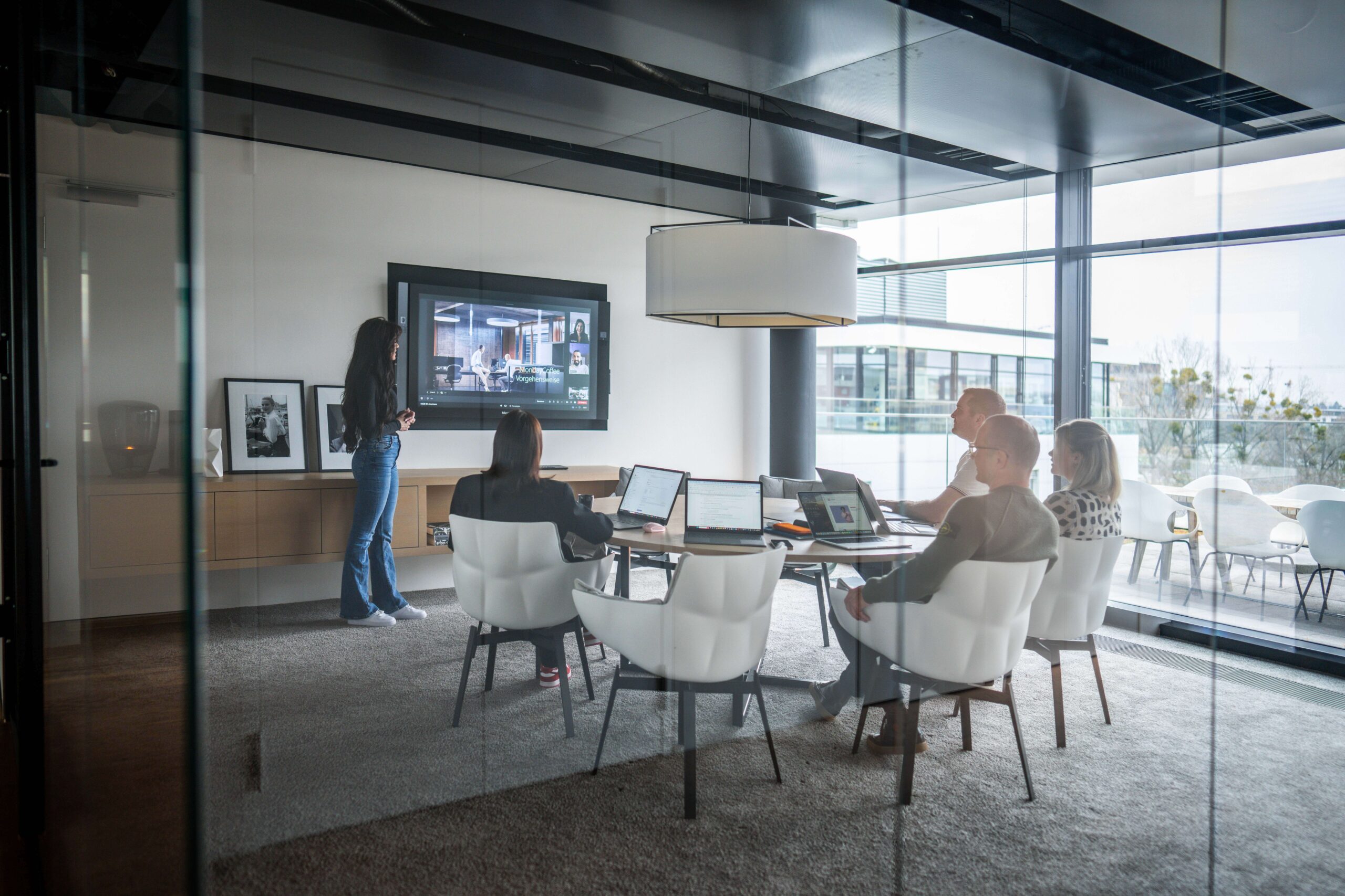 Workshop mit Mitarbeitern zum Thema Wissensmanagement im Büro